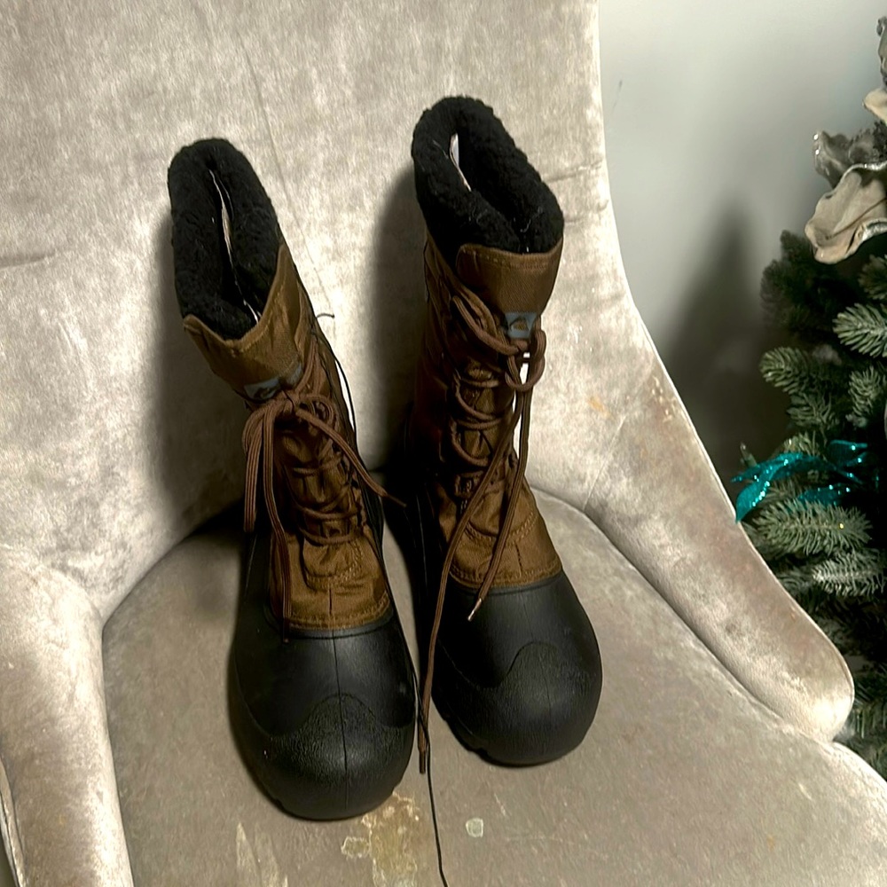 Winter boots for men new with tags size 11